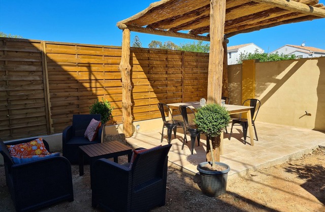 Apartment in villa with garden 7 minutes from the beach