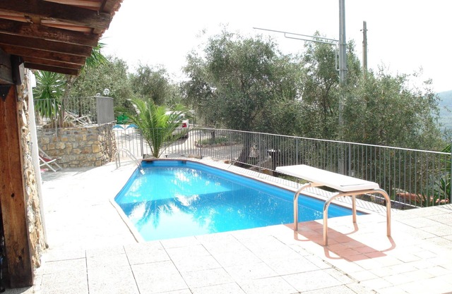 Apartment in villa in countryside with pool, sea at 15km