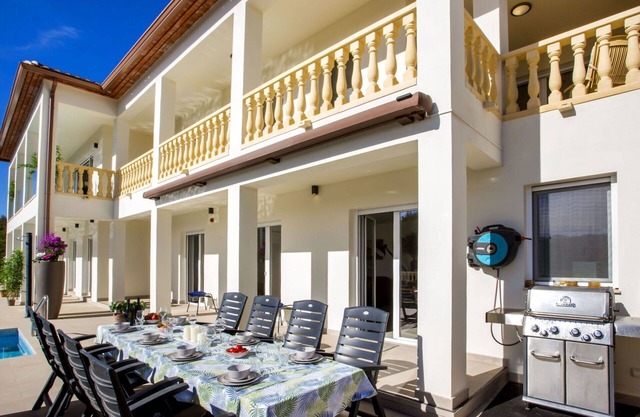 Apartment in villa with A/C, private pool, WIFI, TV, patio, pets allowed, panoramic view, parking