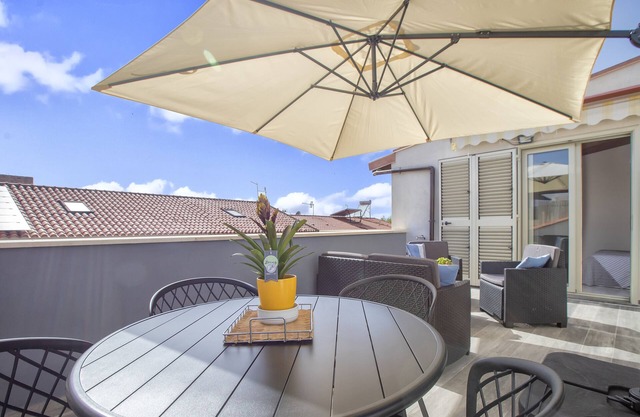 Apartment 'Isola Di Giava Holiday' with Private Terrace, Wi-Fi & Air Conditioning