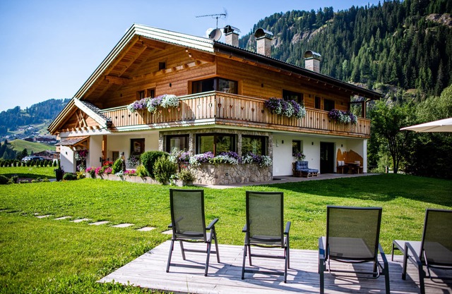 Apartment "Piciulei Grant" with Mountain View, Garden & Wi-Fi