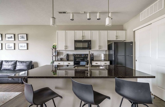Apartment Just Outside Downtown