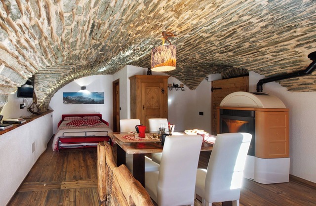 Apartment 'La Cachette' with Mountain View, Private Terrace and Wi-Fi