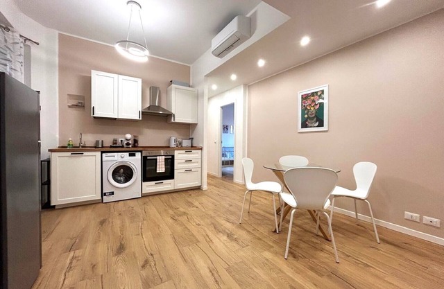 Apartment 'La Casetta Di Leo' with Balcony, Wi-Fi and Air Conditioning