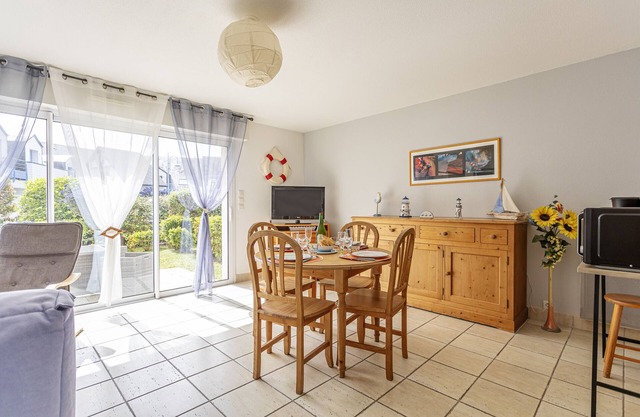 Apartment 'La Mouette St Philibert 3 Étoiles' with Private Terrace, Private Garden and Wi-Fi