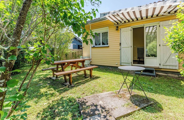 Apartment 'La Patte D'oie' with Private Terrace, Wi-Fi and Air Conditioning
