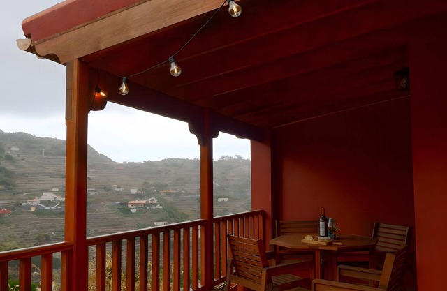 Apartment 'Laurel' with Mountain View, Wi-Fi and Air Conditioning