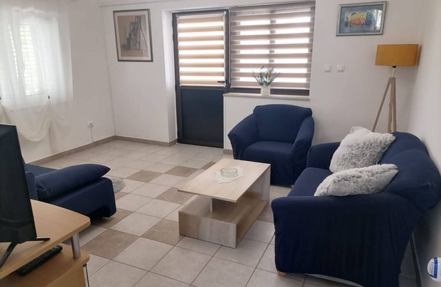 Apartment Ljube (102801-A3) - Loviste