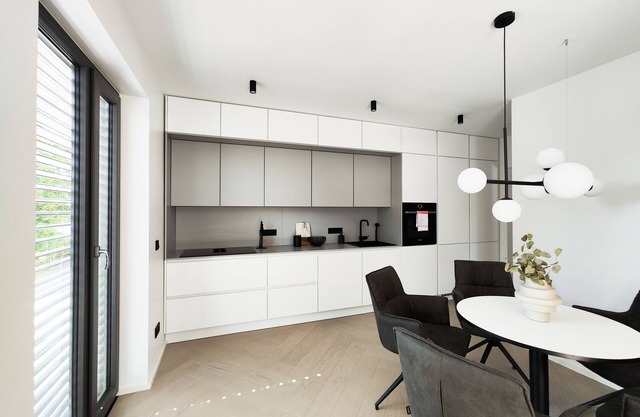 Apartment-Luxury-Ensuite with Bath-Balcony