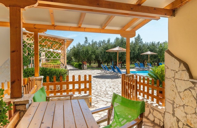 Apartment 'Maisonette with Private Patio 4' with Mountain View, Wi-Fi and Air Conditioning