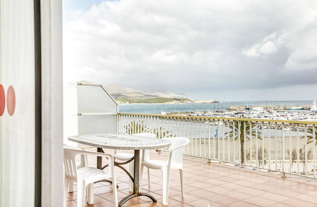 'Apartment Mediterranean View 3-4' close to the Beach with Terrace & Wi-Fi