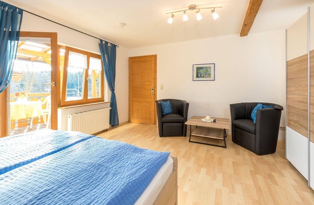 Apartment mit Balkon