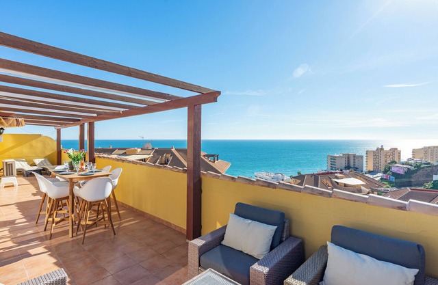 Apartment 'Modern Penthouse' with Sea View, Wi-Fi and Air Conditioning