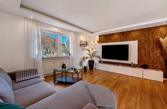 Apartment 'Moderne Wohnung In Ruhiger Lage' with Balcony and Wi-Fi