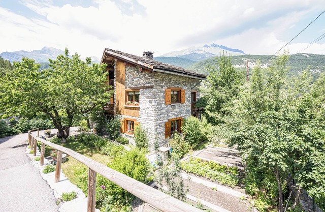 Apartment 'Montagnard Savoyard' with Mountain View, Private Terrace and Wi-Fi