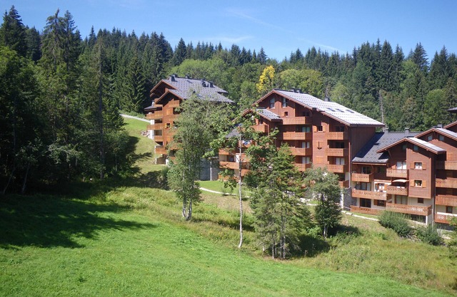 Apartment 'Morillon 1100' with Mountain View, Balcony and Wi-Fi
