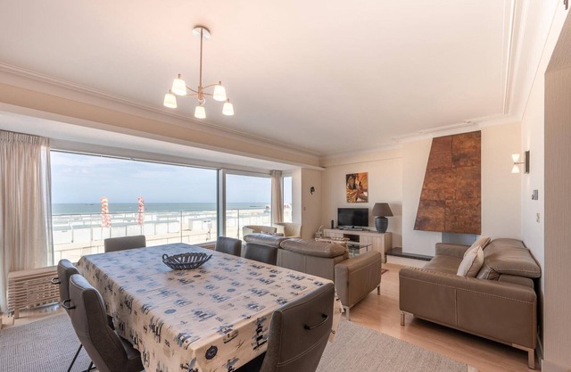 Apartment near Albert Beach Rubensplein