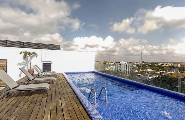 Apartment near the beach with strong WiFi, AC, 2 rooftop pools & spa