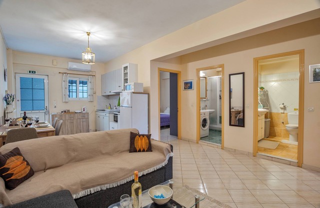 Apartment near old town, airport and bus station