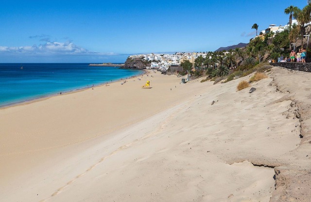 Apartment near the beach, big terrace with nice sea views, wifi and parking