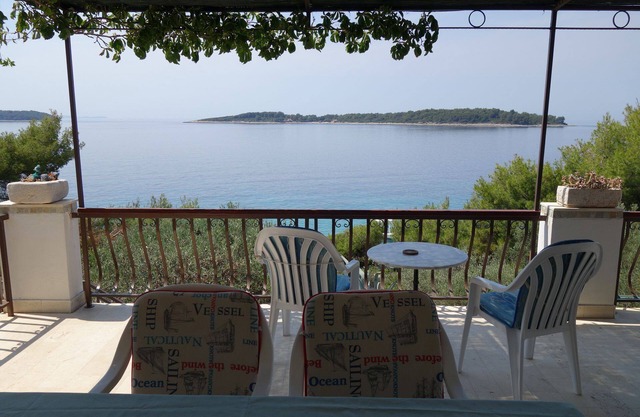 Apartment Nev - 20m from the sea A1 Veliki(4+2) - Blato, Island Korcula, Croatia