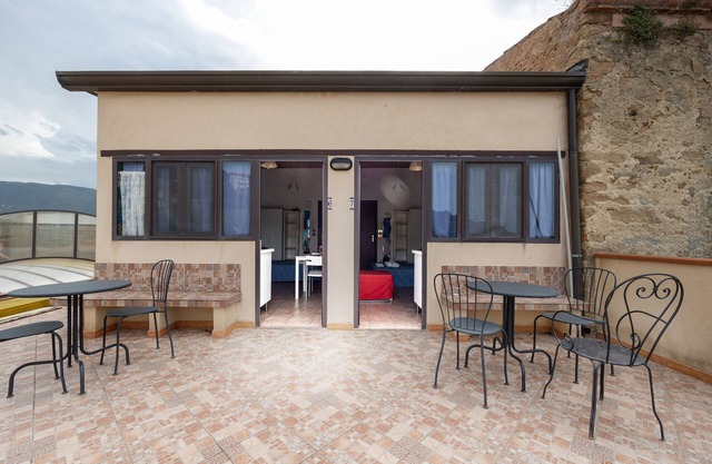 Apartment 'Numero 6' with Shared Terrace, Wi-Fi and Air Conditioning