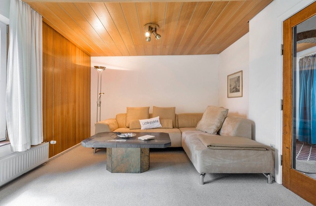 Apartment 'Obendrot' with Shared Terrace, Shared Garden and Wi-Fi