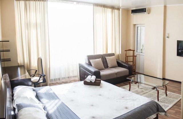 Apartment on Kunayeva 38