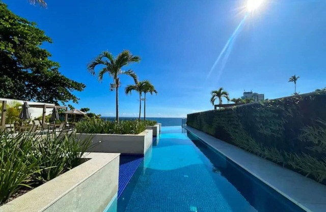 Apartment on the Ondina waterfront with exclusive access to the beach.