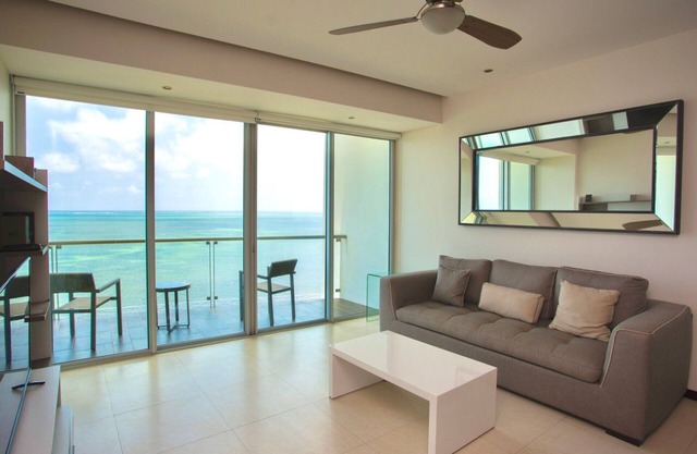 Apartment on the beach! Infinity pool