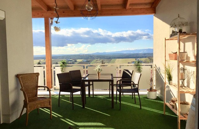 Apartment Panoramablick mit Infrarotkabine auf der großen Terrasse und traumhaften Ausblick