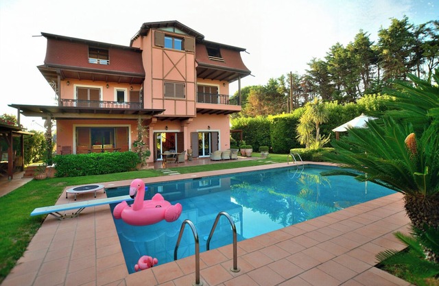 Apartment 'Pool Villa Desmira' with Sea View, Wi-Fi and Air Conditioning