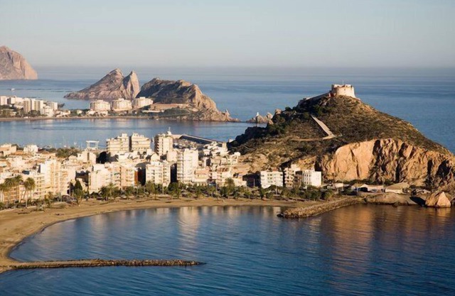 Apartment privileged location 50 mt from the beach with 4 bedrooms and garage.