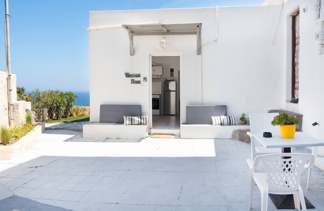 Apartment 'Psarrou Residence' with Sea View, Wi-Fi and Air Conditioning