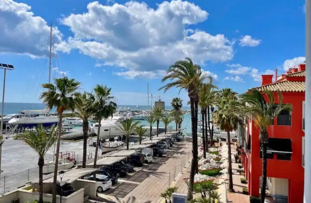 Apartment 'Puerto Sotogrande' with Sea Views, Wi-Fi and Air Conditioning