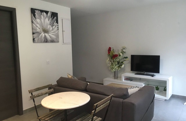 Apartment, quiet, nature, ideally located