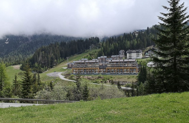 Apartment right on the ski slope