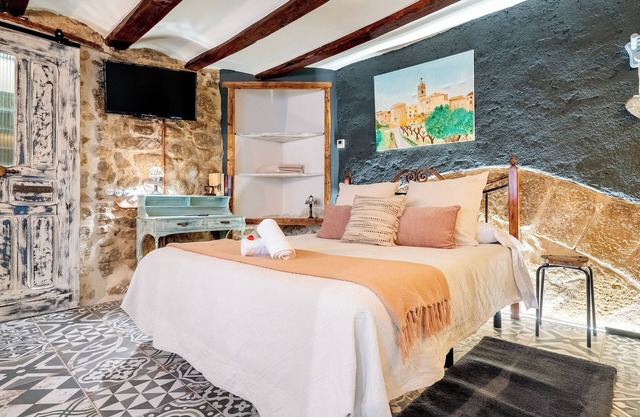 Apartment 'Raconet D'Arnes' with Private Terrace, Wi-Fi and Air Conditioning