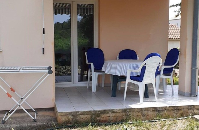 Apartment Renatare (108941-A1) - Ugljan