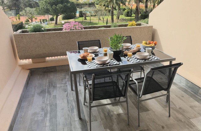 Apartment renovated, air conditioning, sea view, swimming pools, tennis