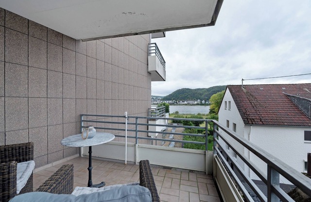 Apartment 'Rheinblick' with Shared Terrace and Balcony