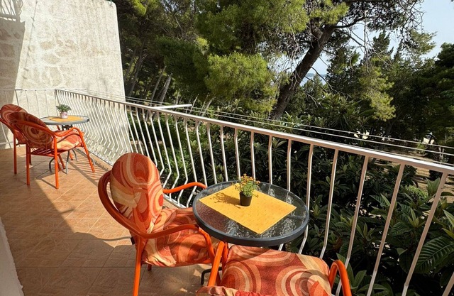 Apartment & Rooms Papa - Two Bedroom Apartment with Balcony and Partial Sea View