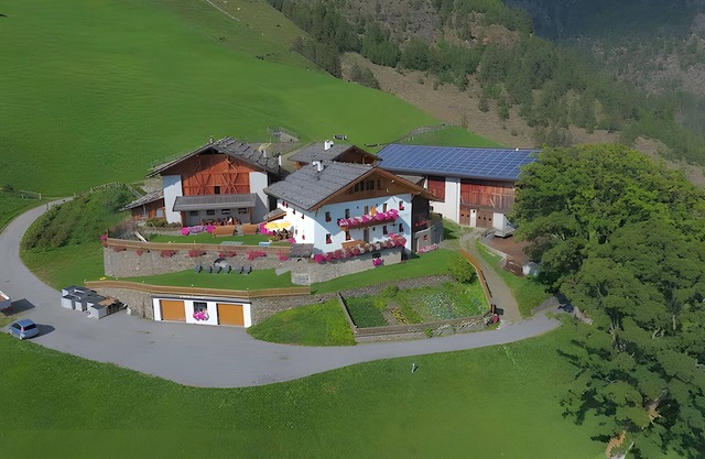 Apartment 'Schnatzhof Schwalbennest' with Mountain View, Shared Terrace and Wi-Fi