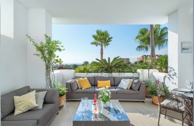 Apartment "Seaview Flat Benahavis-Marbella" with Sea View, Pool, Wi-Fi, Terrace & Garden