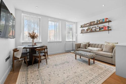 Apartment - Sleeps 2 - Parking - Great Location