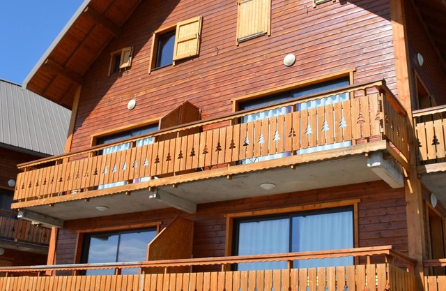 apartment sleeps 6 near the slopes beautiful view of the valley