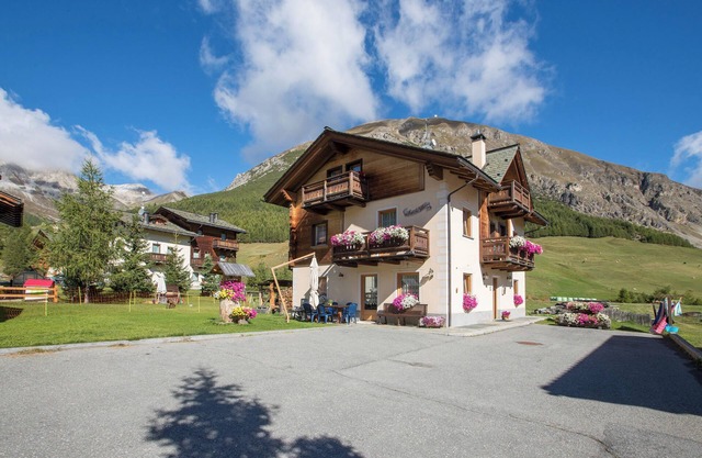 Apartment "Stefano 1" with Mountain View, Wi-Fi & Garden