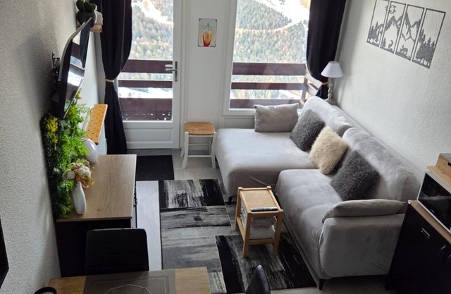 Apartment Superbagneres Breathtaking view from the foot of the slopes or from the start of a hike.