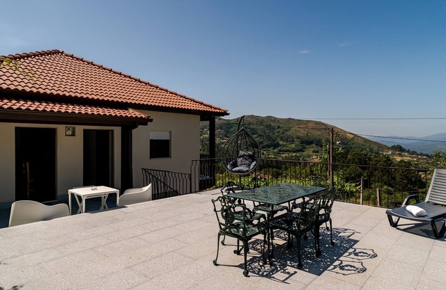 Apartment 'Superior' with Mountain View, Shared Garden and Wi-Fi