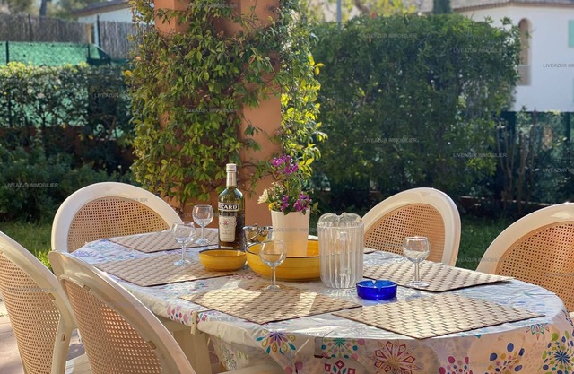 Apartment T2 in garden level in residence with swimming pool for 4